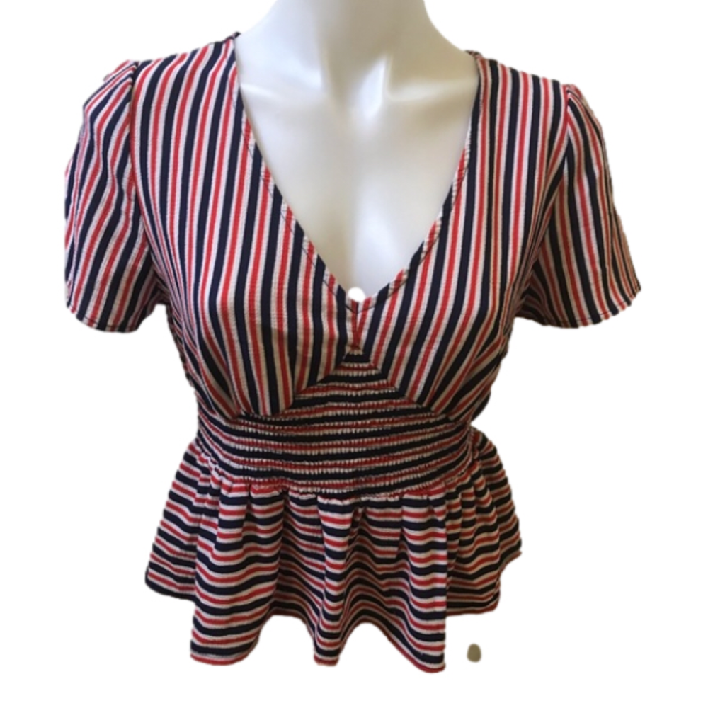Wearing your heart on your sleeve Red/Blue/White Top size Medium EUC
